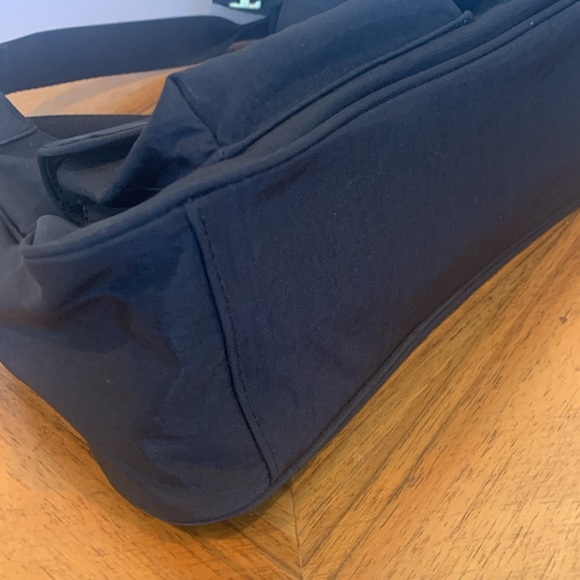 Baggallini Classic Black Nylon Medium Shoulder Bag Purse Gold Tone Hardware - Picture 5 of 11